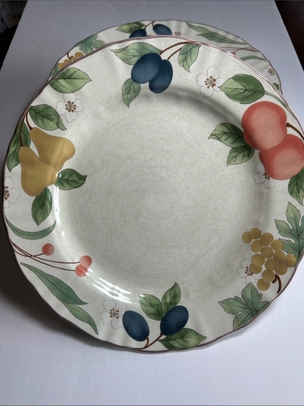 Mikasa Fruit Panorama Dinner Plate — Cream with Blue, Red, Yellow, Green